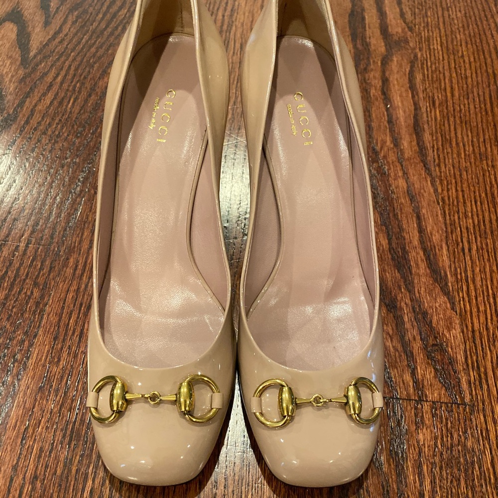 Brand new Gucci nude pumps. Size 39.